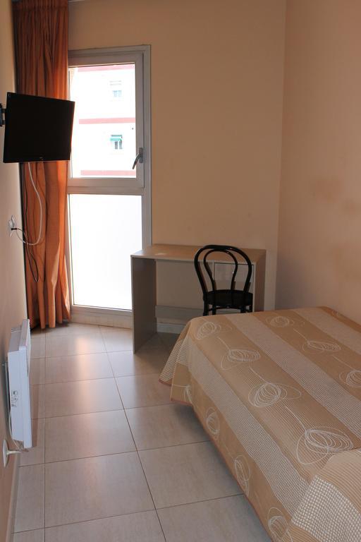 Hostal Cal Siles El Prat de Llobregat Buitenkant foto
