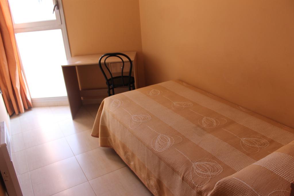 Hostal Cal Siles El Prat de Llobregat Buitenkant foto