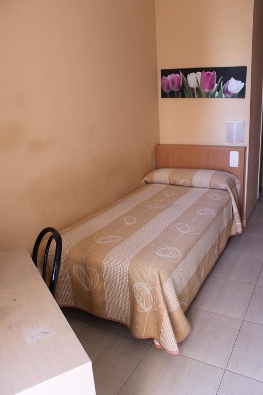 Hostal Cal Siles El Prat de Llobregat Buitenkant foto