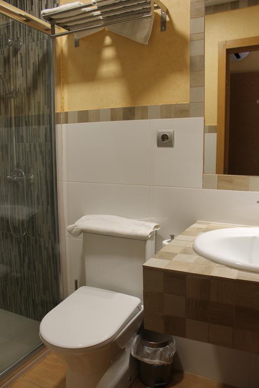 Hostal Cal Siles El Prat de Llobregat Buitenkant foto