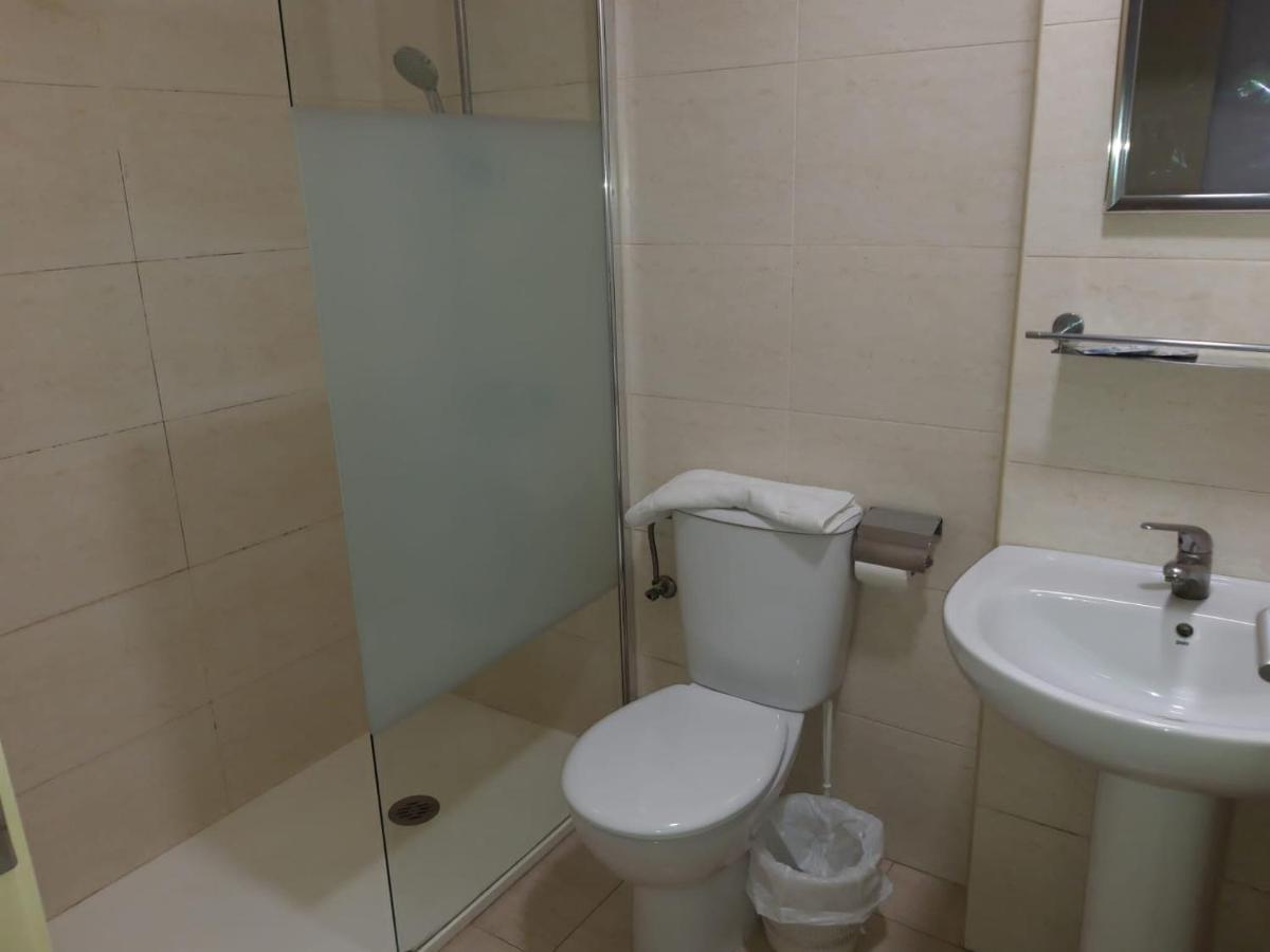 Hostal Cal Siles El Prat de Llobregat Buitenkant foto