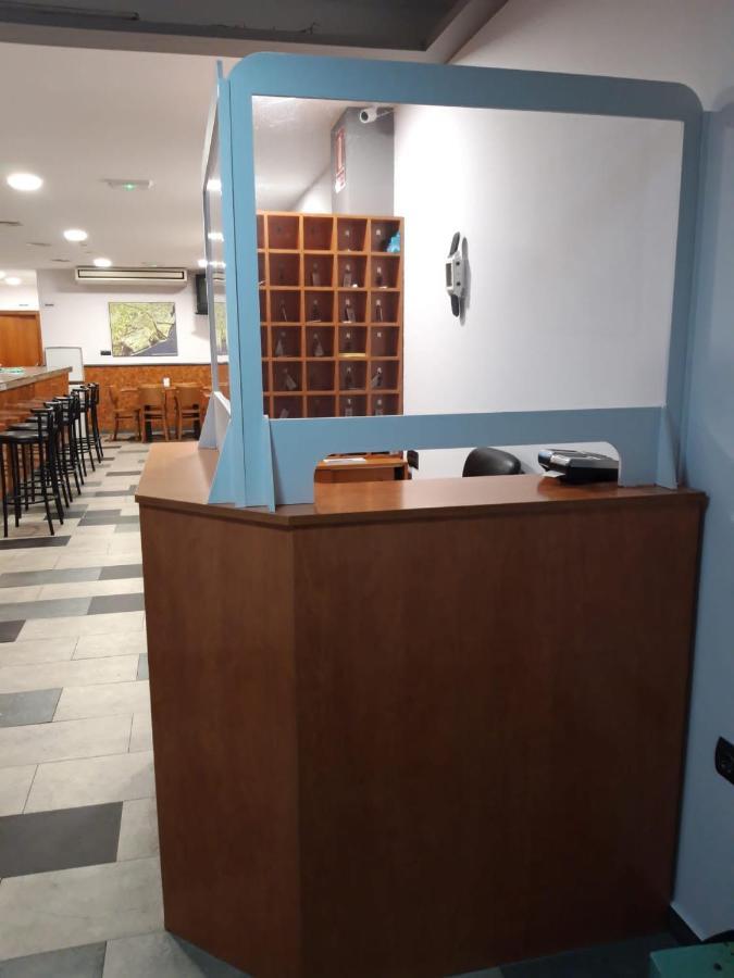 Hostal Cal Siles El Prat de Llobregat Buitenkant foto